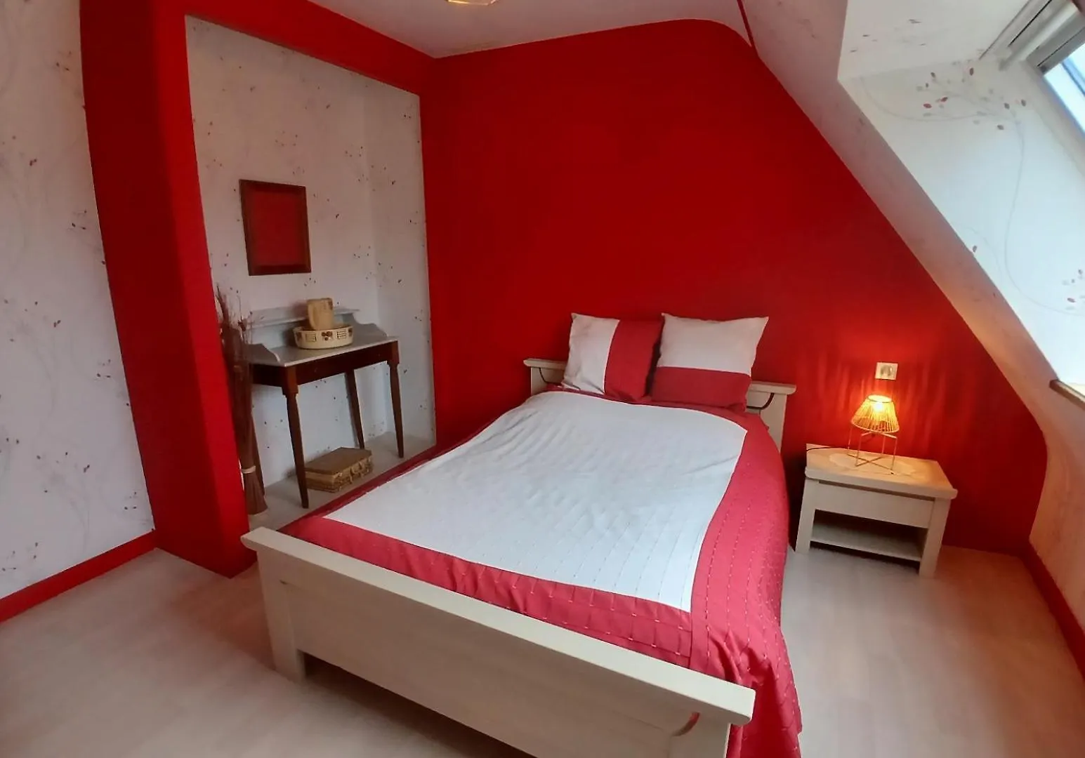 Ty Eflenn Bed & Breakfast Locunole France